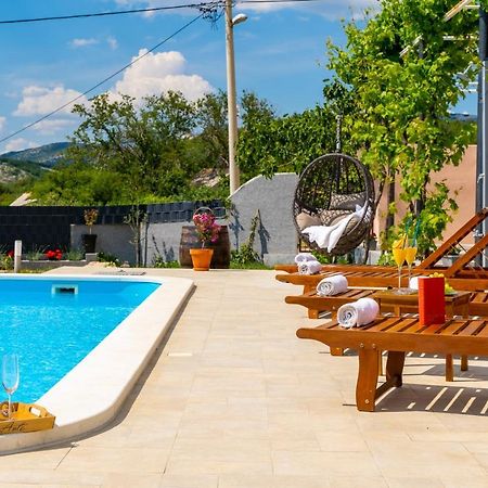 Villa Terra With Heated Pool Марина Экстерьер фото