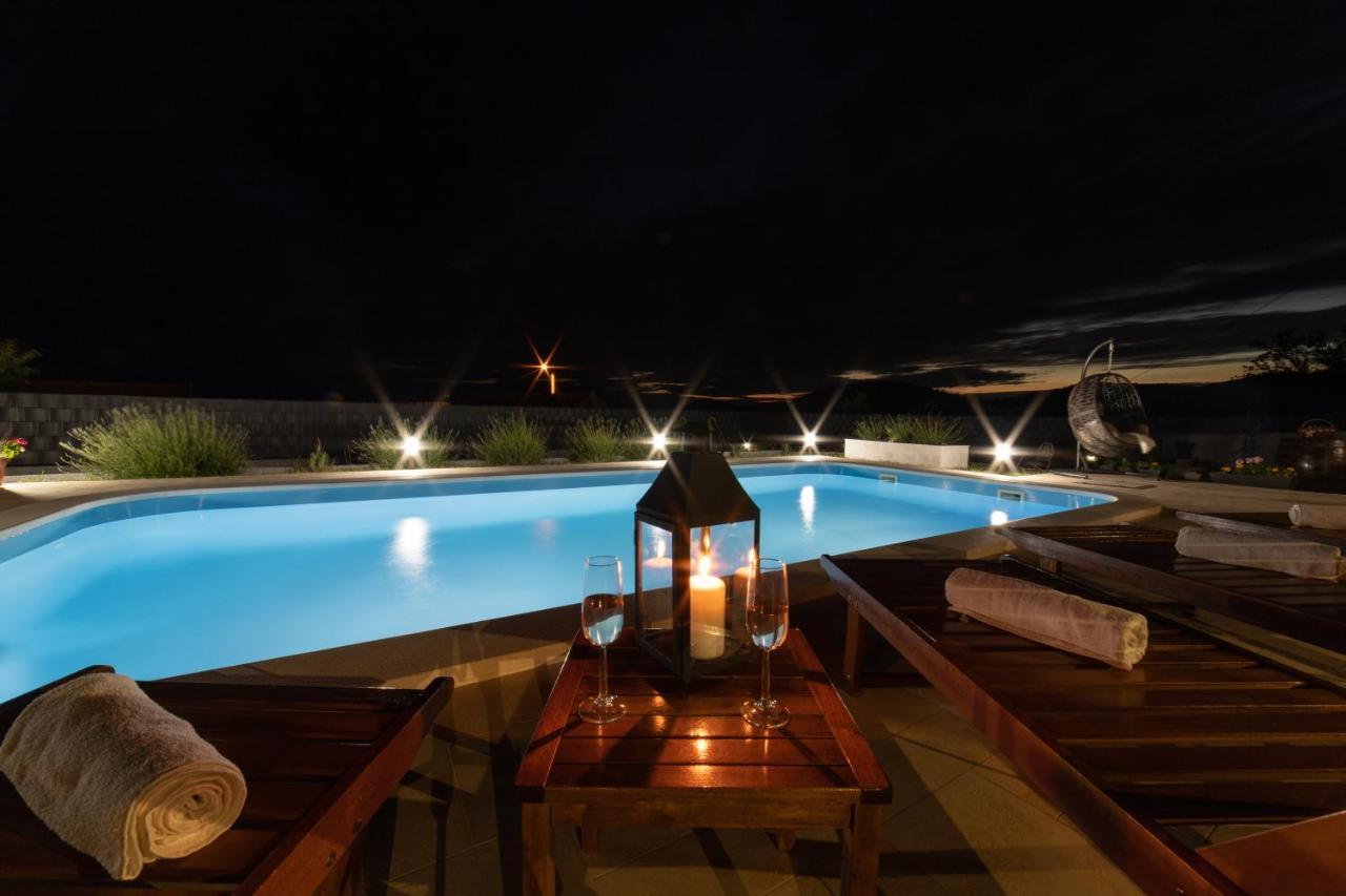 Villa Terra With Heated Pool Марина Экстерьер фото
