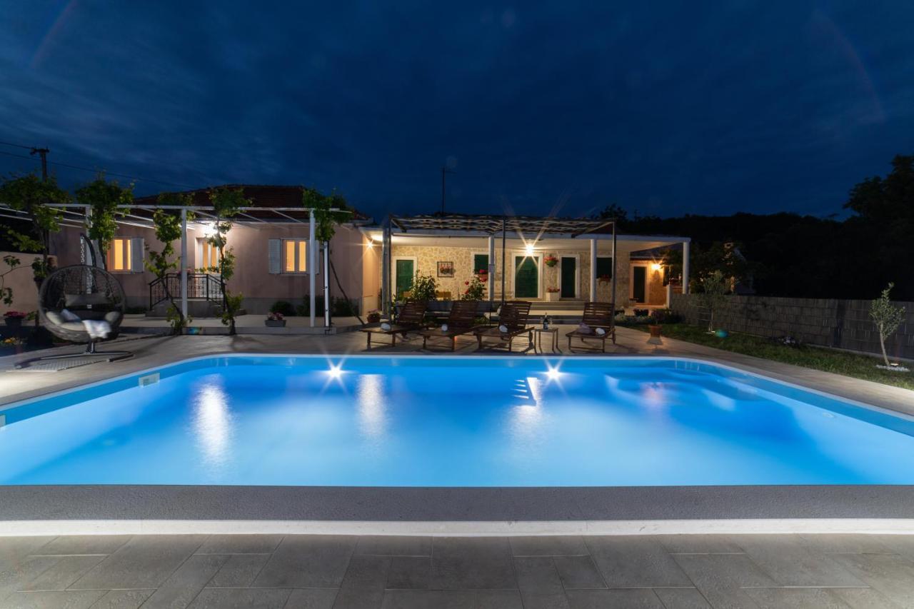 Villa Terra With Heated Pool Марина Экстерьер фото