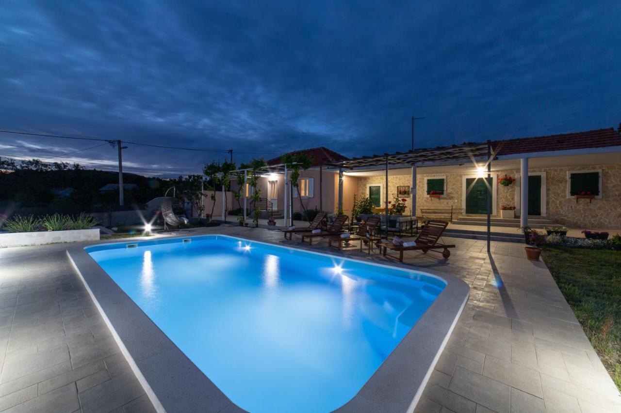 Villa Terra With Heated Pool Марина Экстерьер фото