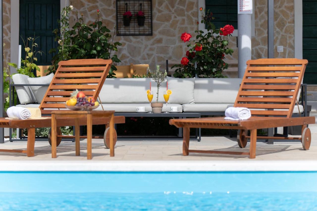 Villa Terra With Heated Pool Марина Экстерьер фото