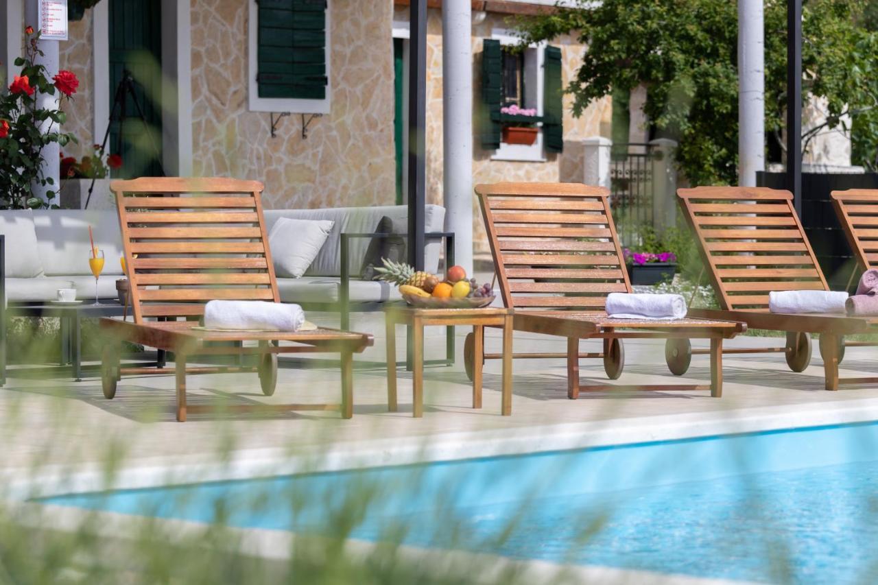 Villa Terra With Heated Pool Марина Экстерьер фото