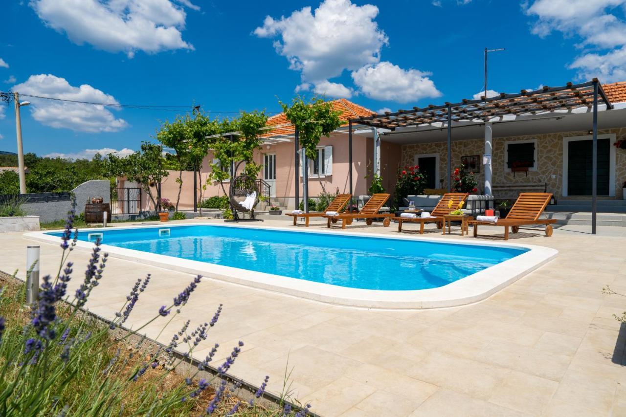 Villa Terra With Heated Pool Марина Экстерьер фото