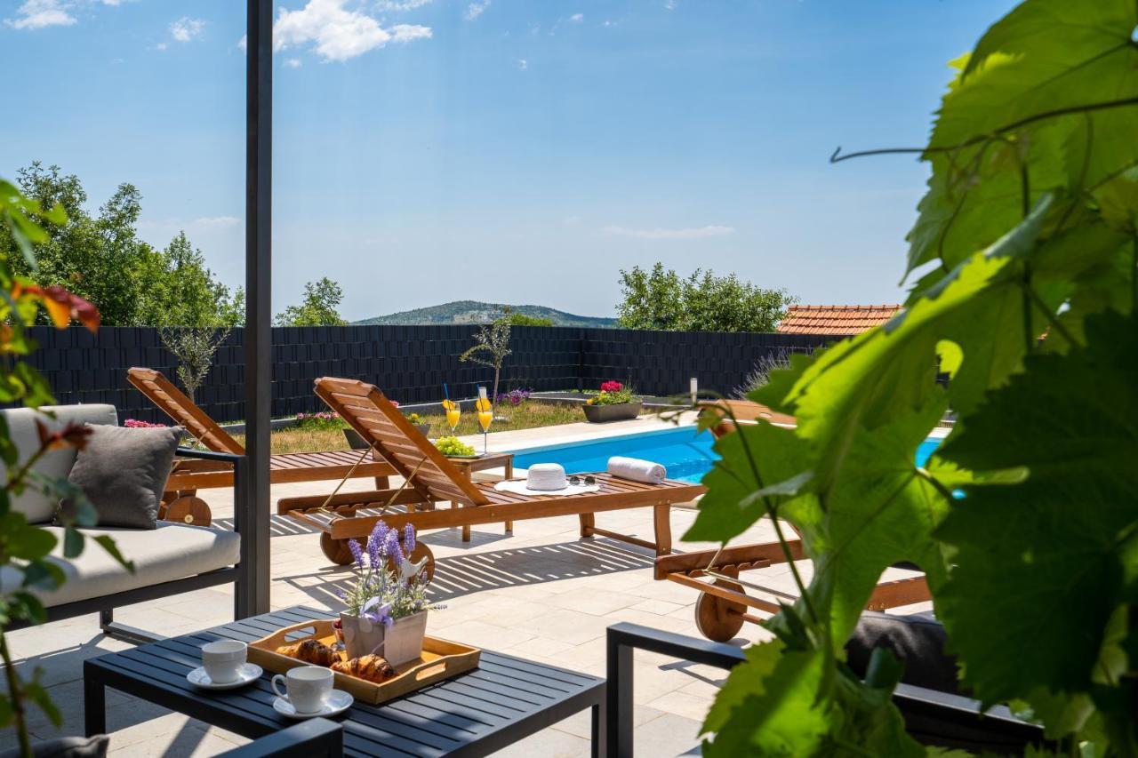 Villa Terra With Heated Pool Марина Экстерьер фото