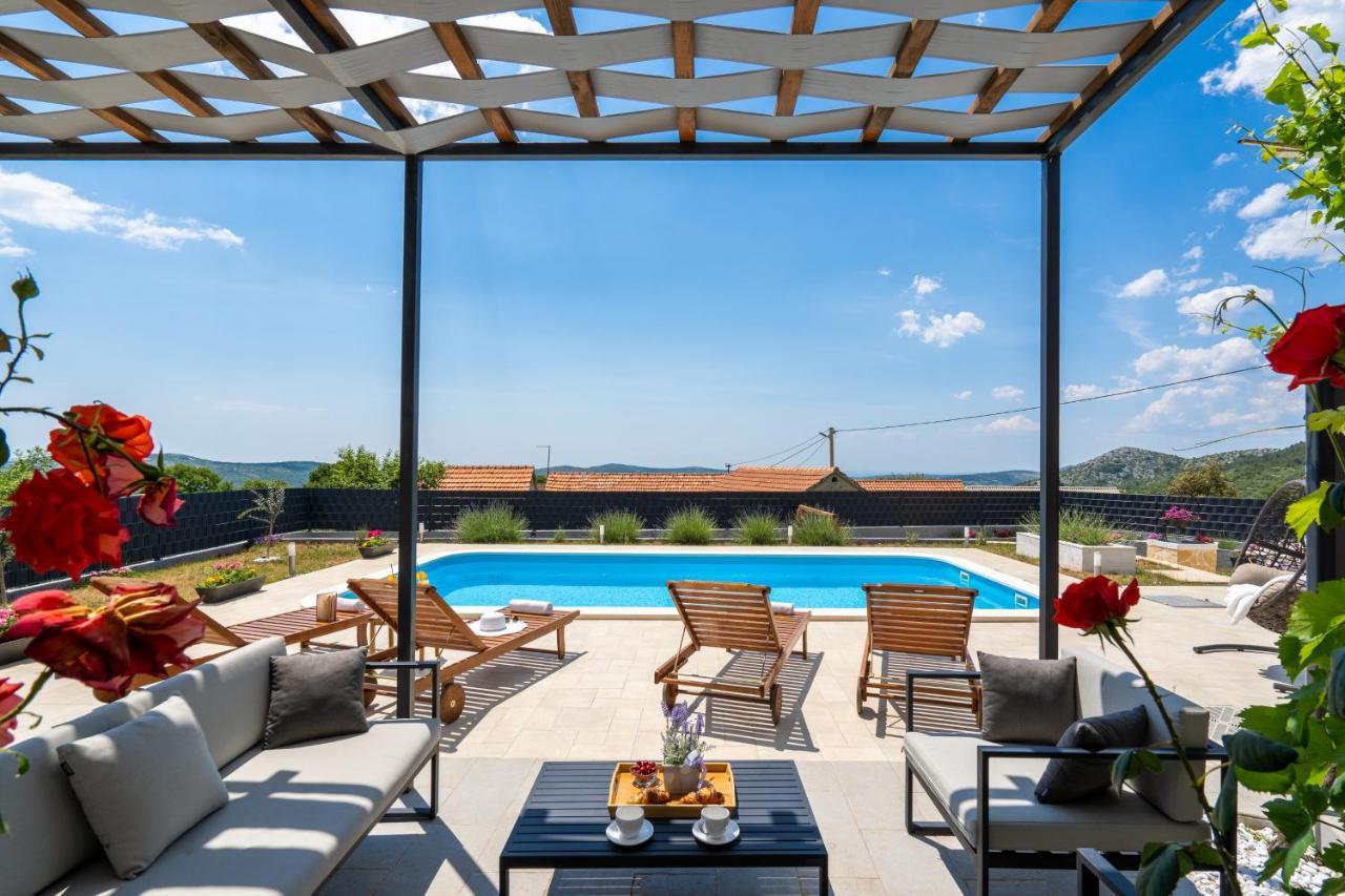 Villa Terra With Heated Pool Марина Экстерьер фото