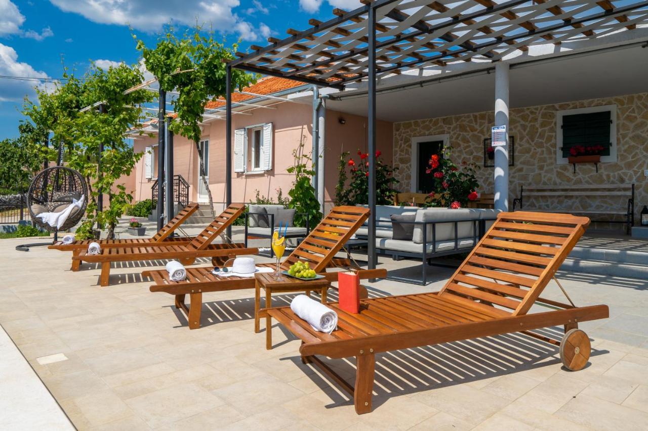 Villa Terra With Heated Pool Марина Экстерьер фото