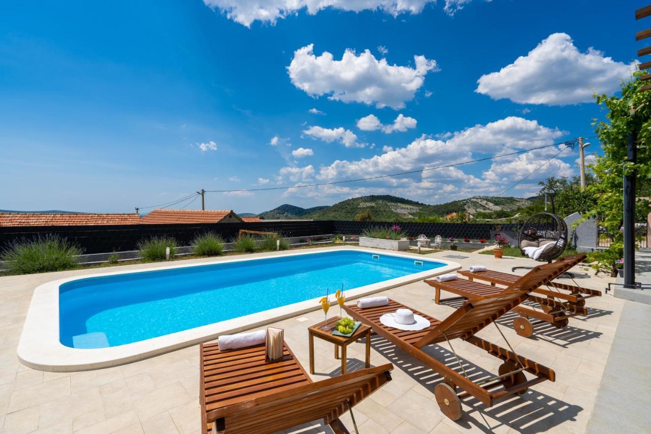 Villa Terra With Heated Pool Марина Экстерьер фото
