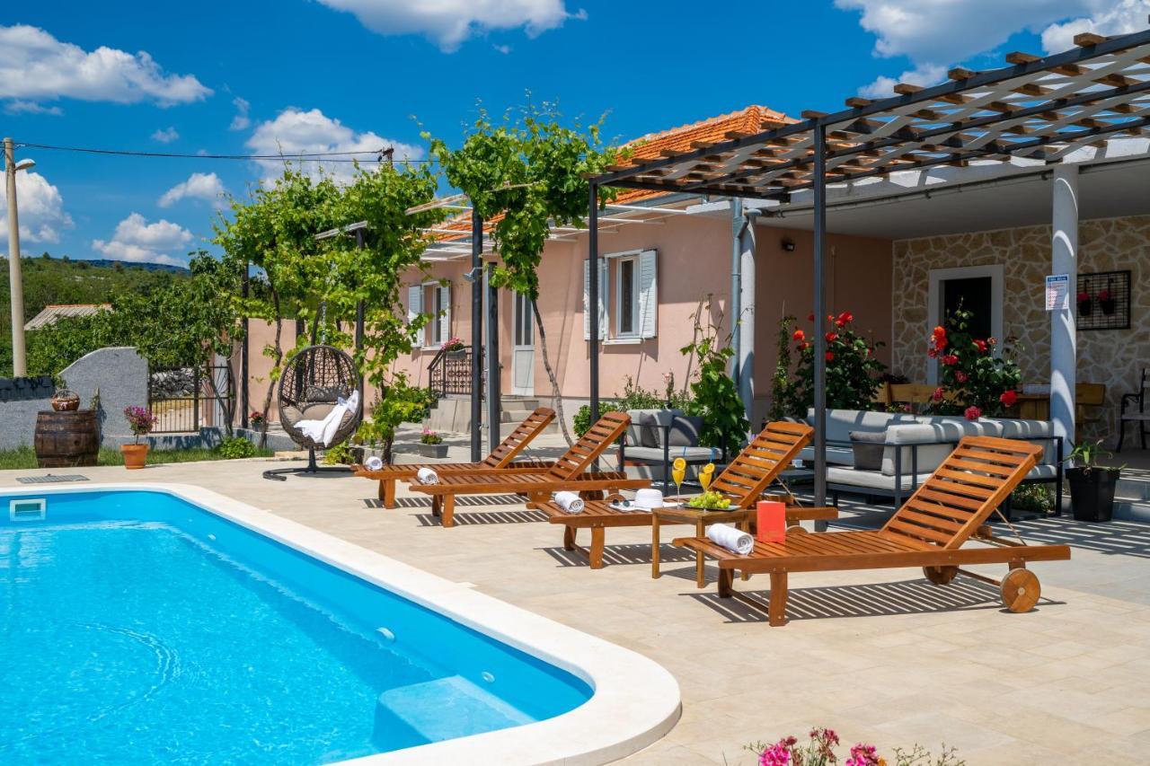Villa Terra With Heated Pool Марина Экстерьер фото